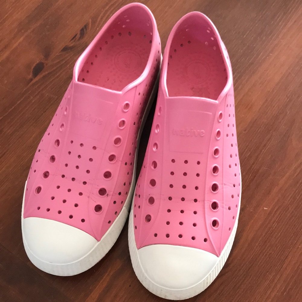 Native Jefferson Pink Shoes Size W 9 M 7